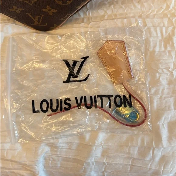 Louis Vuitton Brown Monogram Heart Bag BRAND NEW IN BOX - Picture 2 of 4